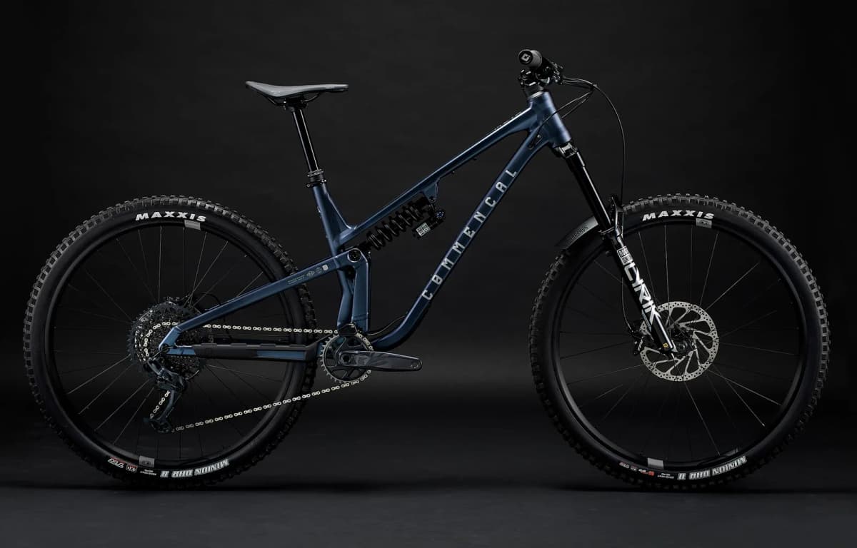 META V5 RACE SPARKLY BLUE