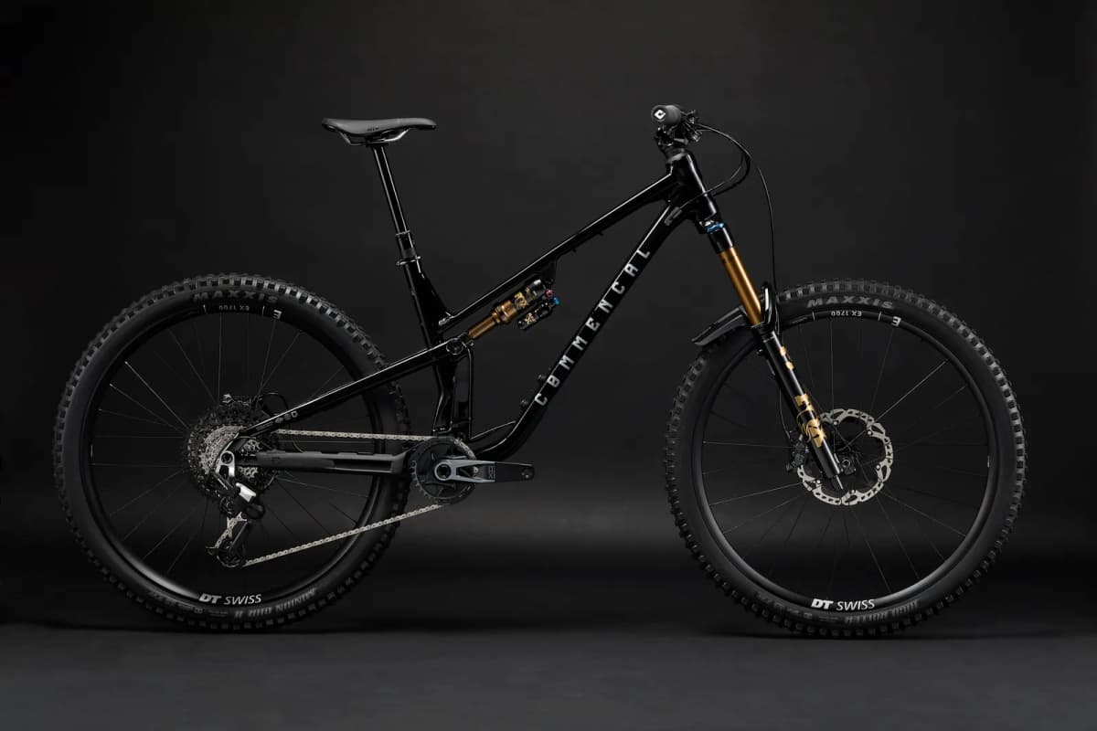META V5 SIGNATURE PURE BLACK 2027